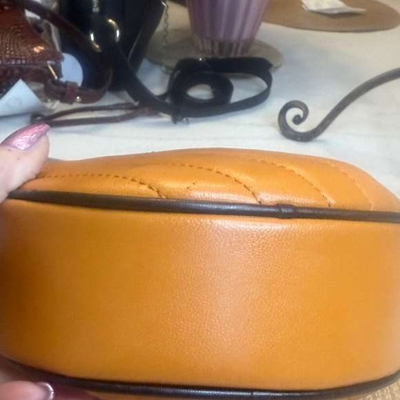 Gucci Orange Quilted Crossbody Bag with Gold Chain - Picture 9 of 16